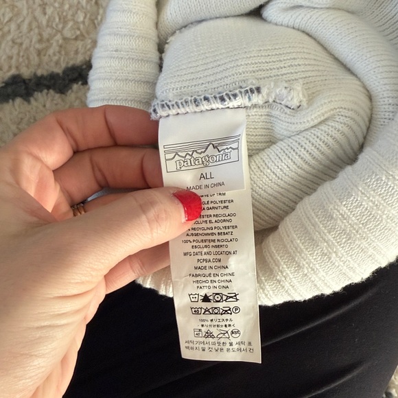 Patagonia Powder Town Pom Pom Beanie Blue, white and Gray NEW Gender Neutral - Picture 8 of 10